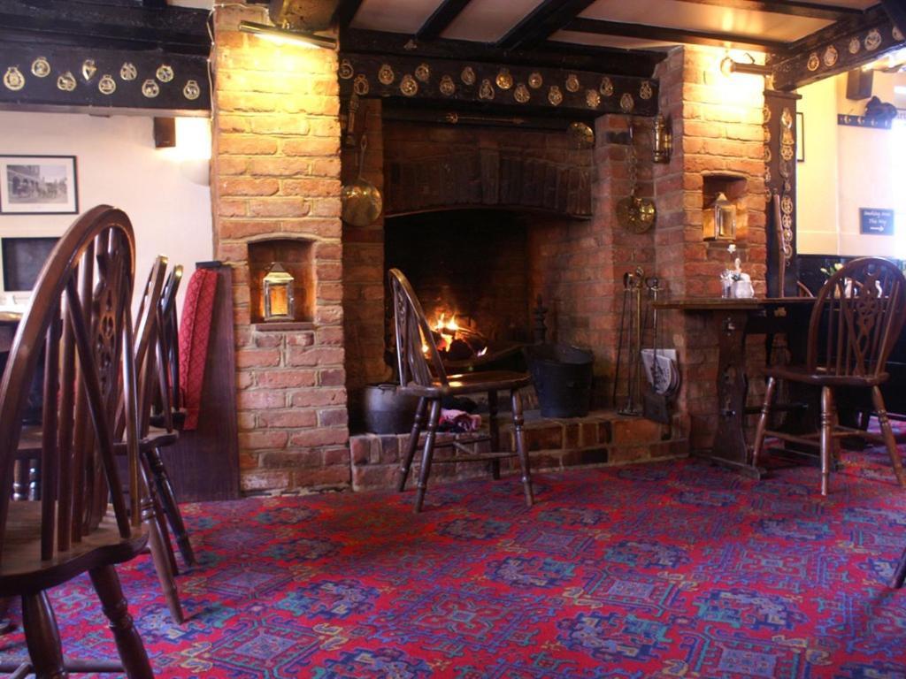 The Saracens Head Inn Amersham Extérieur photo